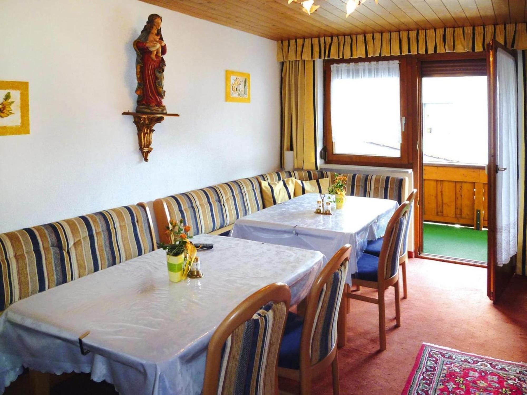 Apartment In F Gen With Parking Space Fügen Екстериор снимка