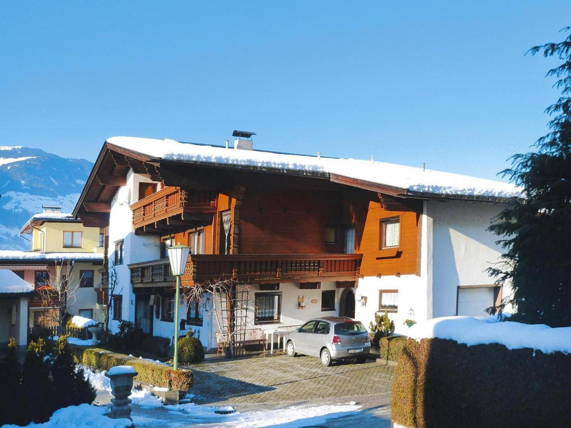 Apartment In F Gen With Parking Space Fügen Екстериор снимка